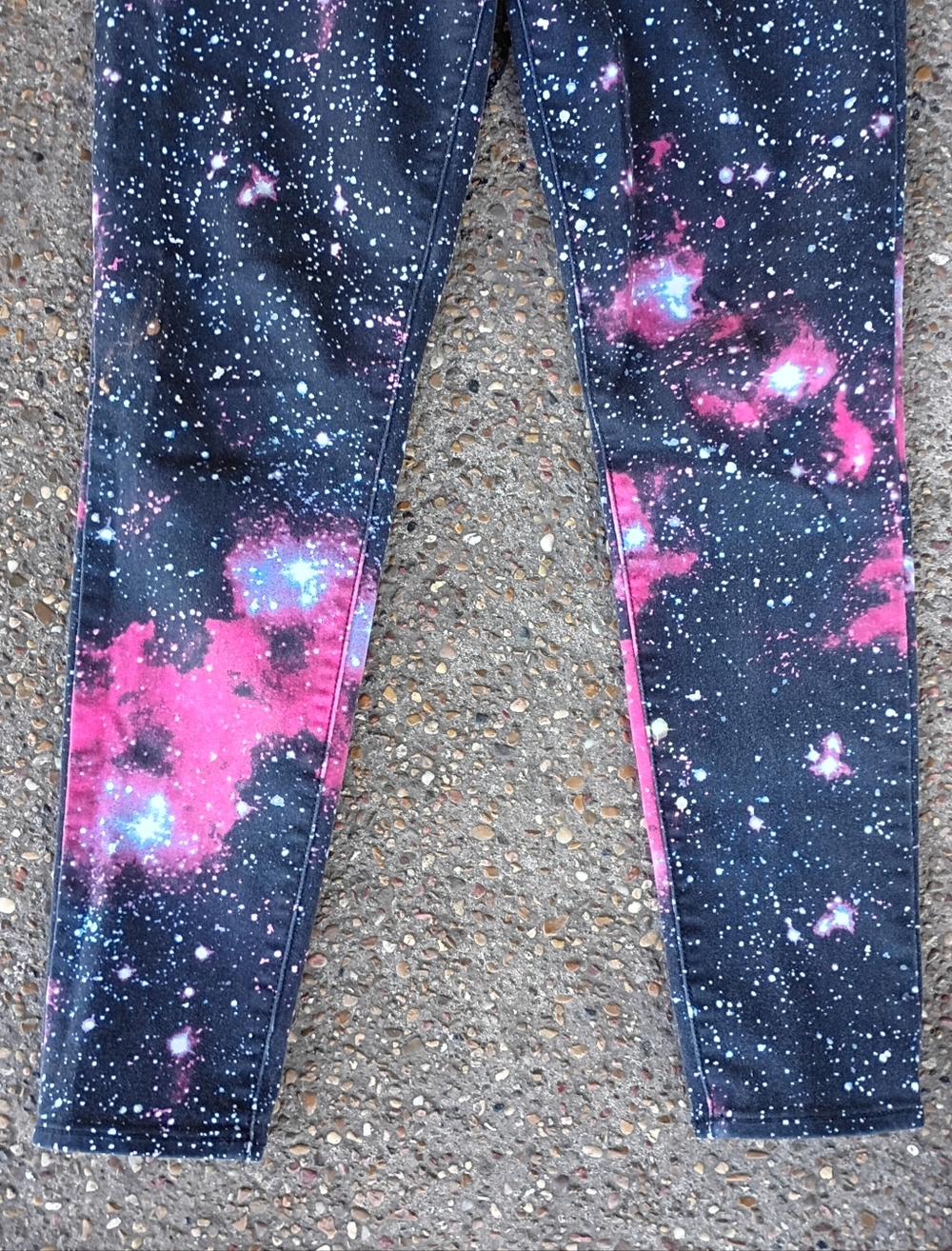 2/$10 Hot Topic Blackheart Galaxy Print Pink & Black Skinny Jeans Size 7 - Picture 3 of 8